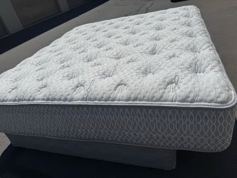 King Aireloom mattress (luxury firm)