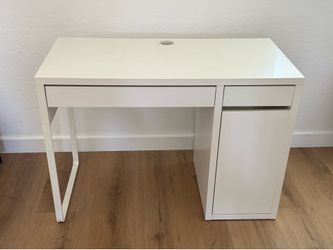 IKEA MICKE desk