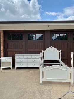 Twin bed set