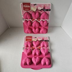 Trudeau Heart Cake Pans NEW 