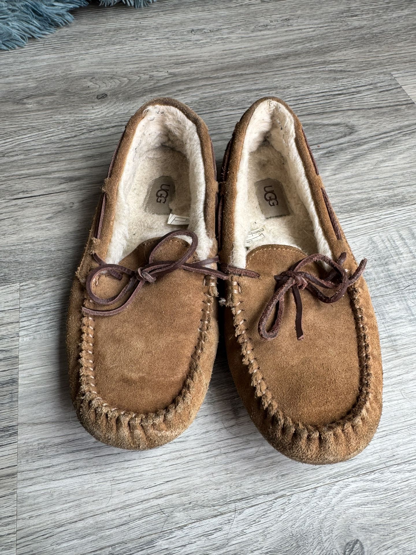 UGG Fleece Lined Moccasins/Loafers Men’s Size 7 