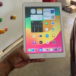 iPad 6th Gen 32 Gb *** READ DESCRIPTION ***