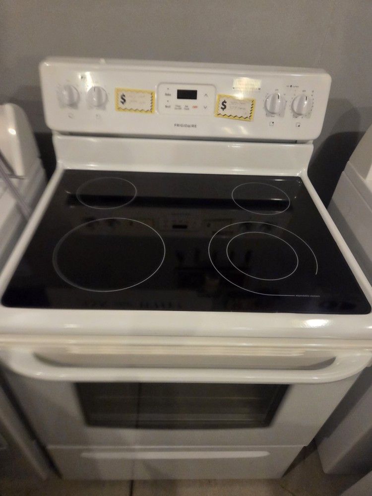 Frigidaire Smoothtop (Only One Year Old)