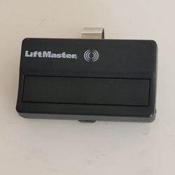 Chamberlain Liftmaster 371LM 1 Button Remotes w/Clip & Battery. Perfect 
shape,  in great working and cosmetic shape. Please see photos for details.
W