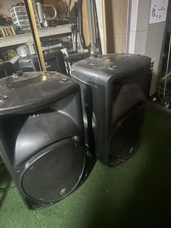Mackie thump speakers