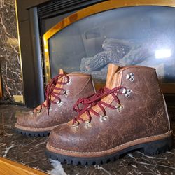 Heritage Style Size 7 Men's  Hiking Boots.