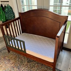 DaVinci Toddler Crib