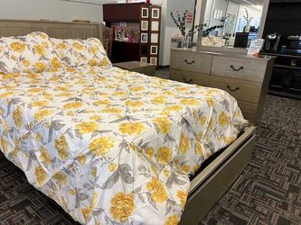 QUEEN SIZE BED, NIGHTSTAND, DRESSER AND MIRROR 