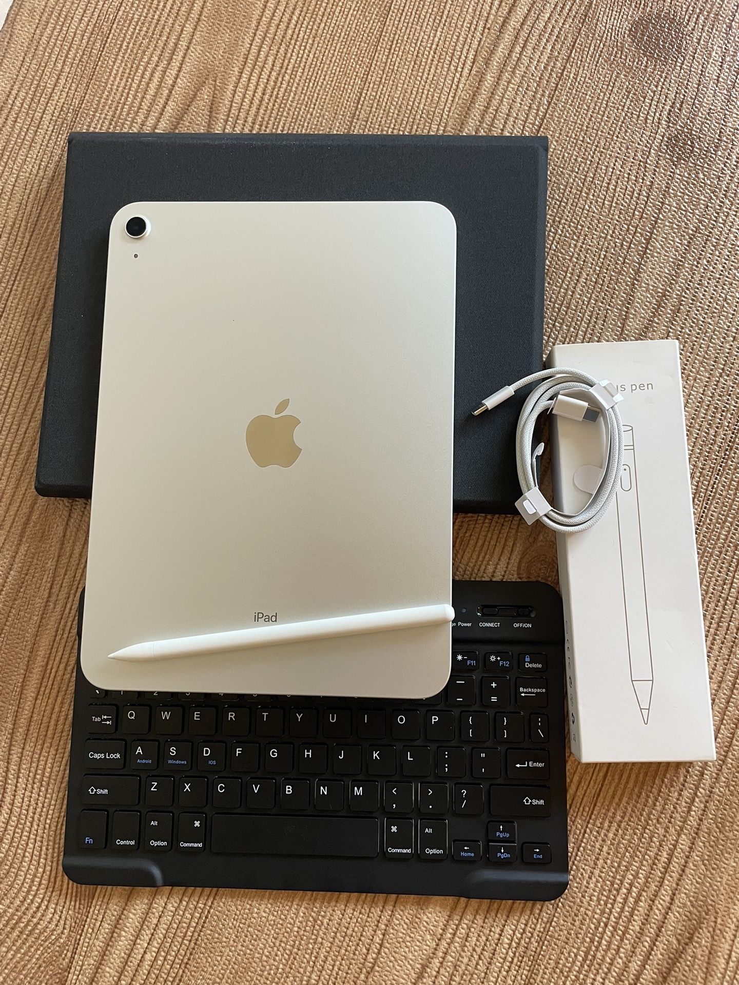 Apple iPad 10th Generation 256GB With Keyboard case and Pencil