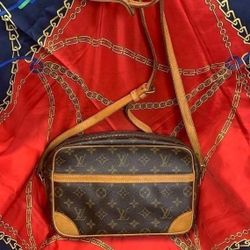 Louis Vuitton Monogram Crossbody Tracadero MM bag