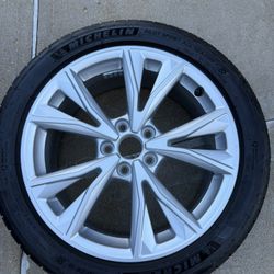 Audi Q3 rims and Michelin Sport tires Full set