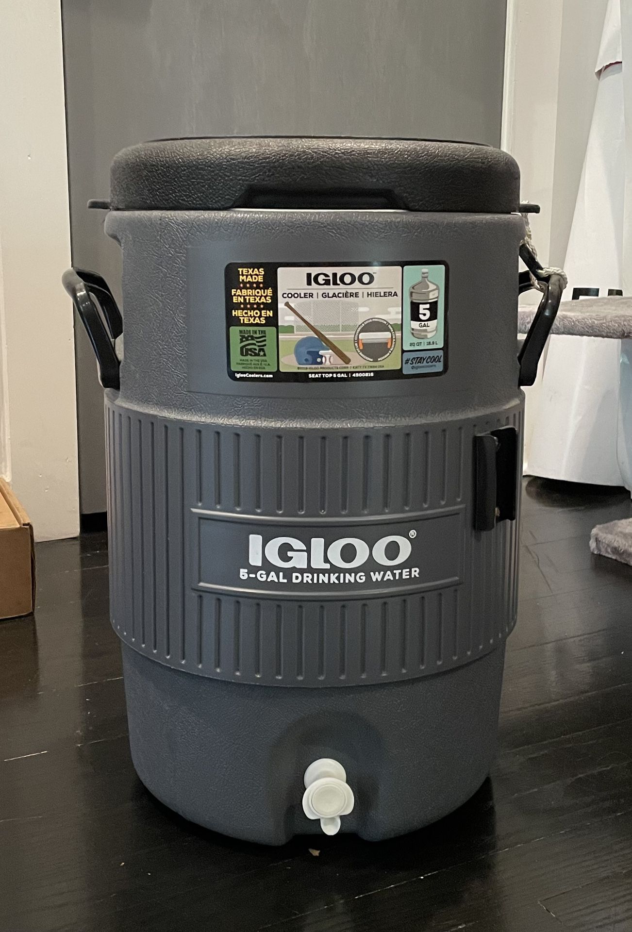 Igloo 5 Gallon container