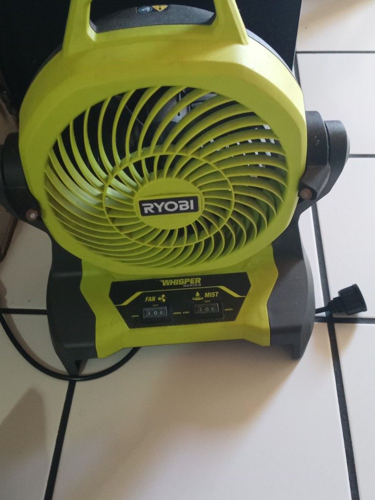 Aire Acondicionado Portatil En Buenas Condiciones Con Su Cargador