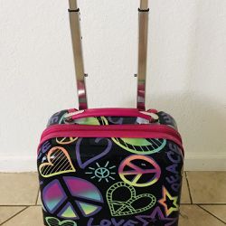Justice hard case roller carry on! Cute design. Great condition!
