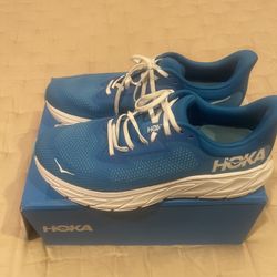 Hoka Size 10,5D Arahi 7