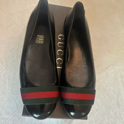 New In Box Gucci flats (SZ 38 Or 8)