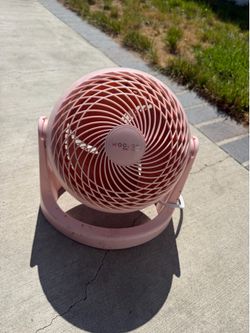 Pink WOOZOO Iris Ohyama Globe Fan – Compact Desk Circulator