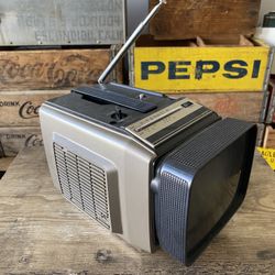 Vintage Quasar Portable Tv And Radio 