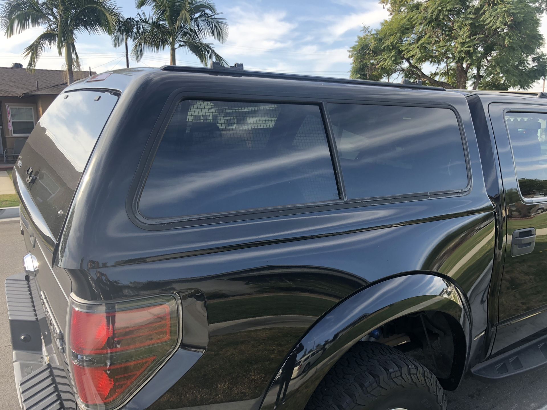 SnugTop Xtra Vision Camper for 0914 F150 5.5ft for Sale in Anaheim