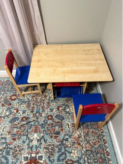 Kids table + 2 storage bins