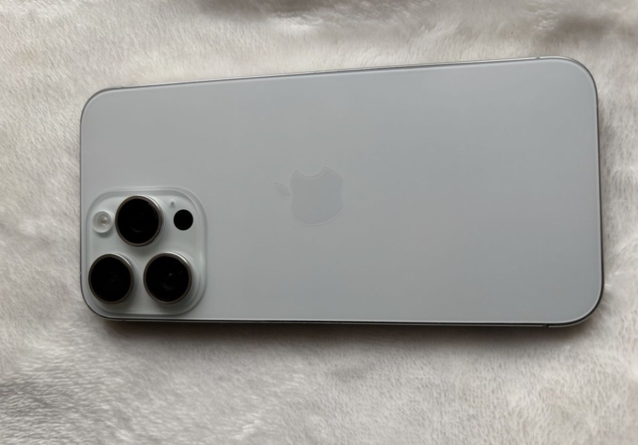 Apple iPhone 15 Pro Max Unlocked 256GB Capacity..