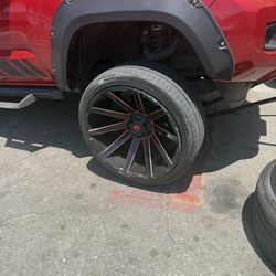 700