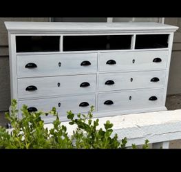 Cute Farmhouse Dresser