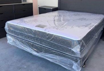 Set full size mattress and box spring