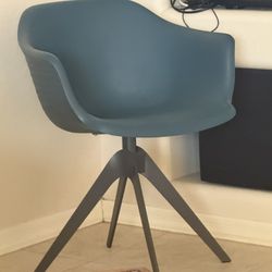 Maison Corbeil Indy Swivel Armchair Cattelan Italia