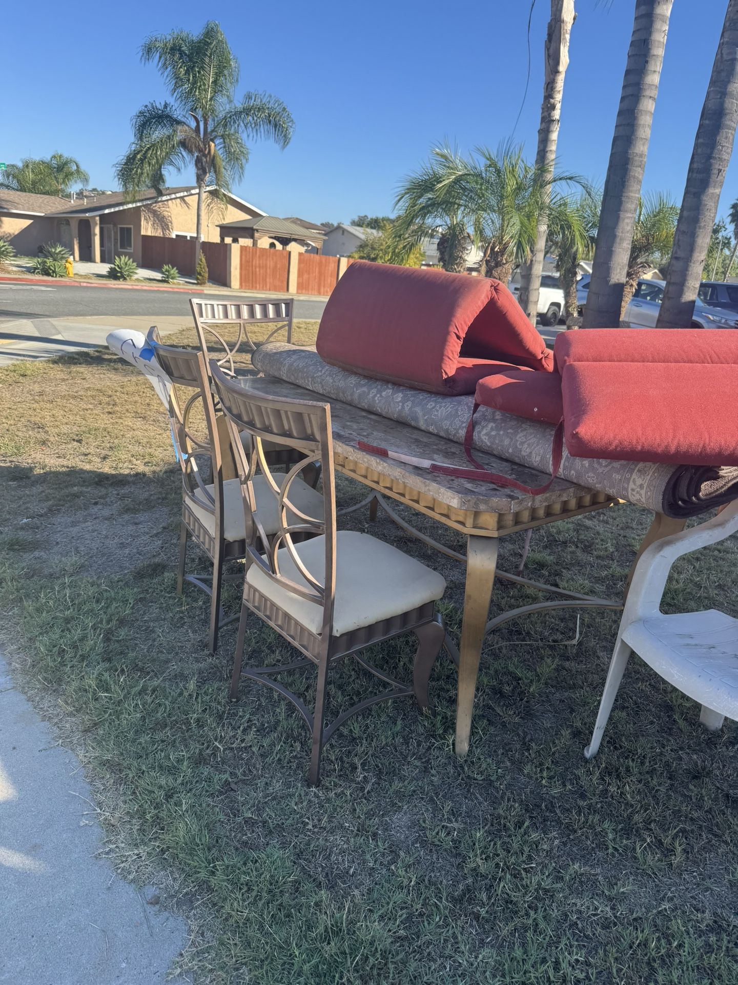 Free Dinning Table And Rug