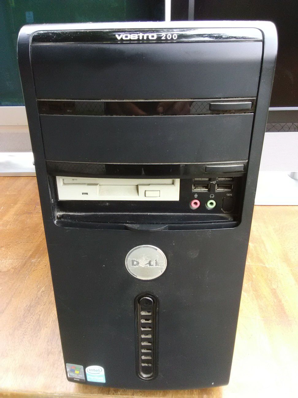 Dell Vostro desktop computer with no hard drives included