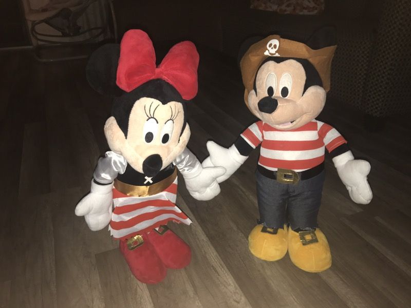 Mickey and Minnie pirate Halloween decoration