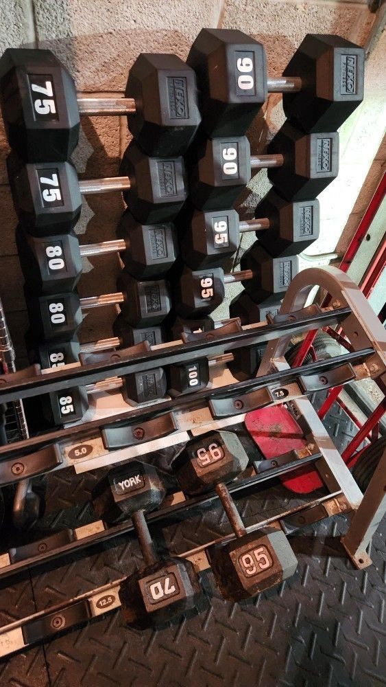 $0.80 Cents Per Pounds&Libras
1050 Pounds&Libras TOTAL
75s To 100s Set. Hex Dumbbells
Not sold separately
Rack Doesn't Included