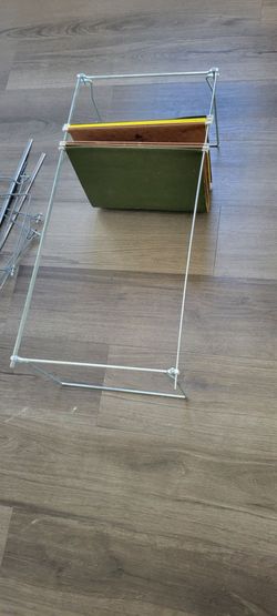 Hanging folders and frame for filing cabinet