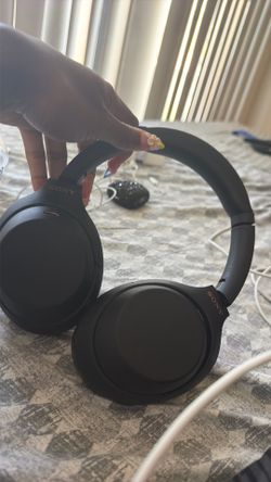 Roku tv and Sony headphones