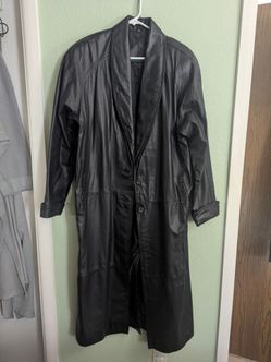 Beautiful, well taken care of, vintage Jacqueline Ferrara genuine leather coat