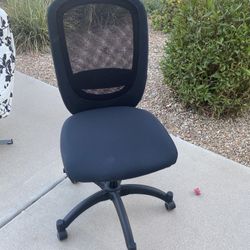 Office Chair adjustable. Good condition. Pick up in Tempe, Ray and Rural area. 