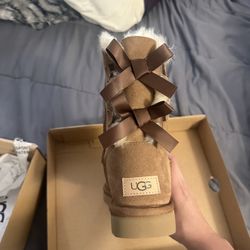  Womens UGG Bailey Bow II Boot - Chestnut