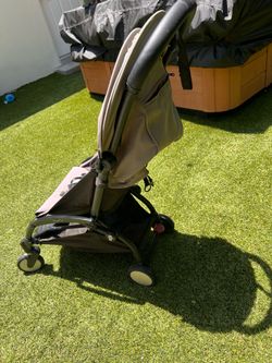 Babyzen YOYO2 Stroller - Black Frame with Grey Seat & Canopy