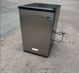 Freezer stainless steel household 2.1 cubics (delivery available)