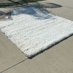 SAFAVIEH   White/Ivory RUG.  8’x10’