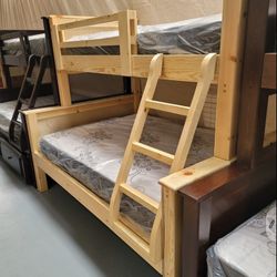 LITERA DE MADERA DE PINO CON COLCHONES INCLUIDOS.  