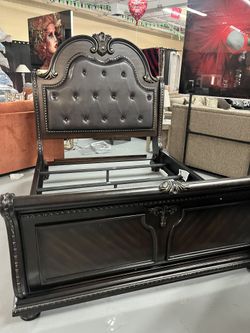 Queen Bed Floor Model 