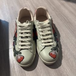 Men Gucci Ace Sneaker US Size 9 Like New