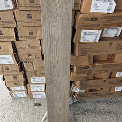 Tile Piso azulejo tipo madera 2000 pies disponibles