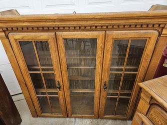 Hutch With Glass Shelves Good Condition 