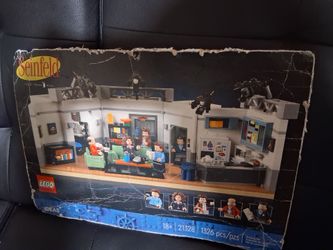 Sienfield LEGO collectable apartment/stage
