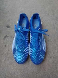 Soccer shoes