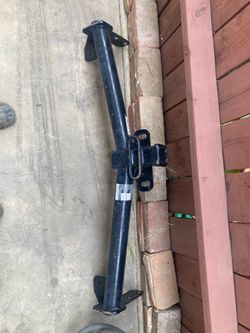 Tow hitch for a Chevy Tresvant