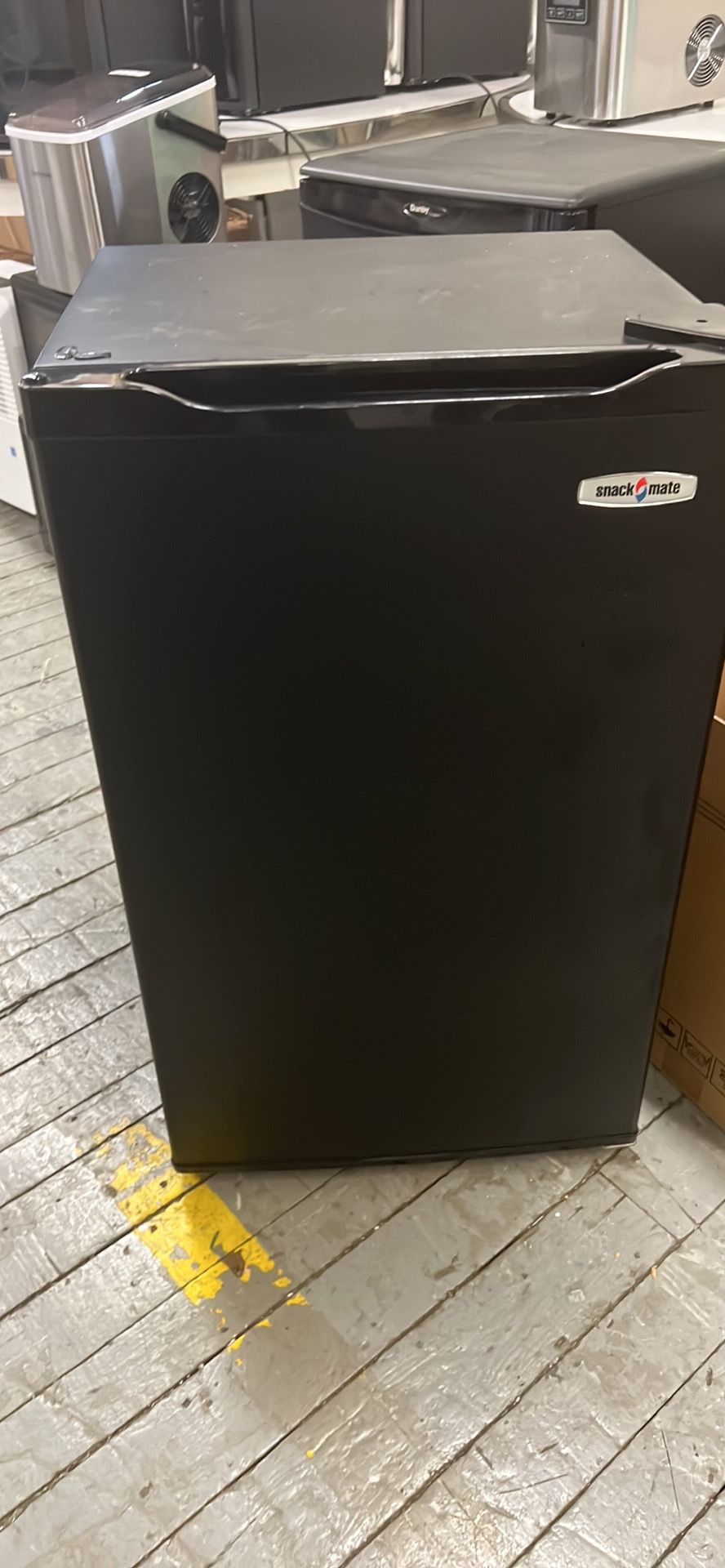 Snack Mate Refrigerator In Excellent Working Condition